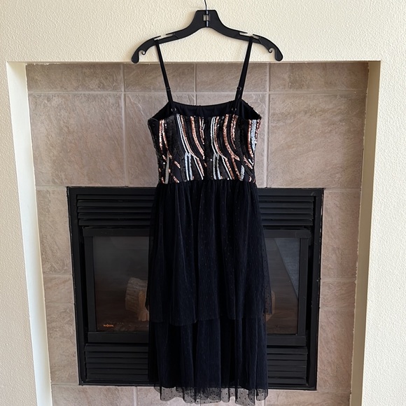 Gorgeous sequins dress - Picture 7 of 8